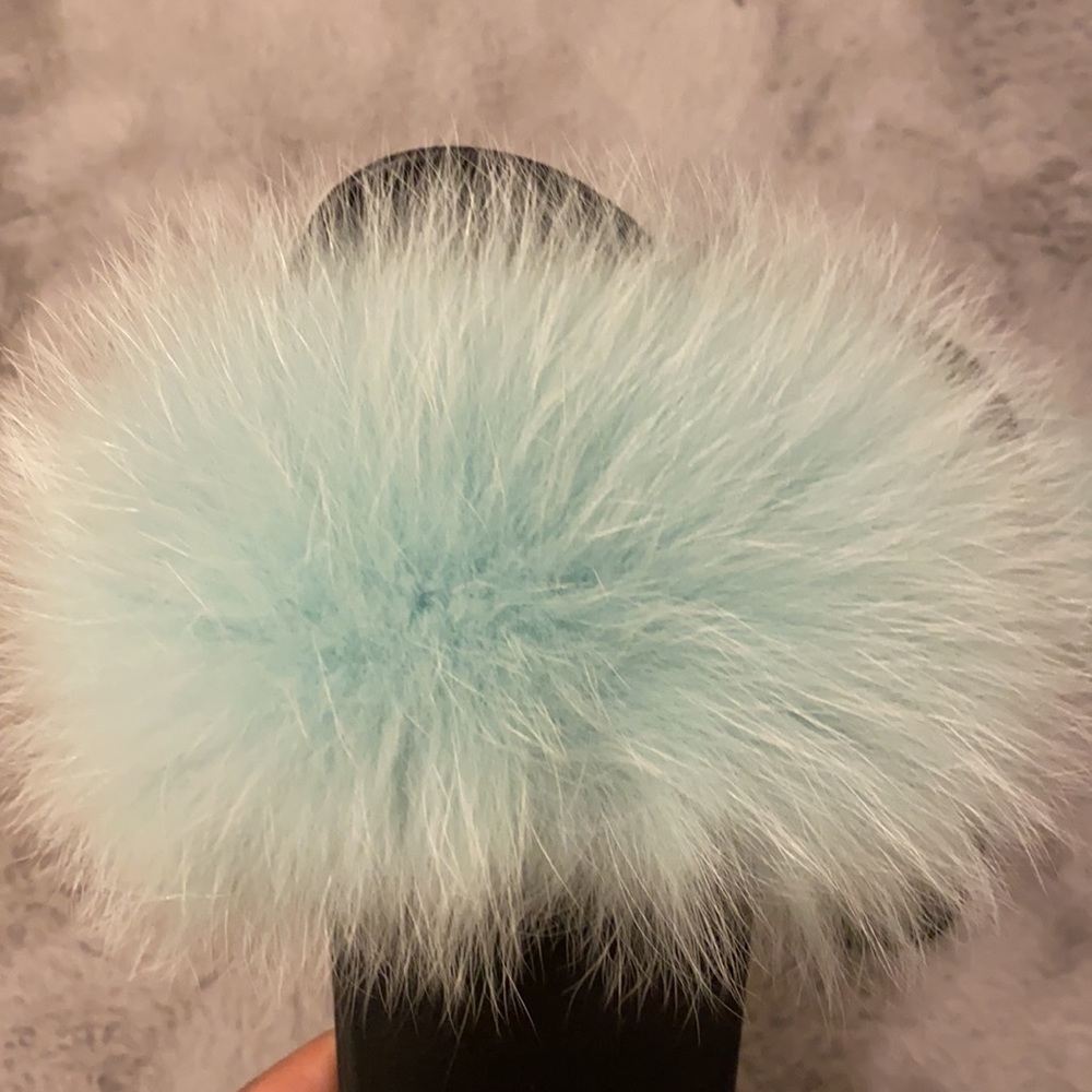 Sold 💕FOX FUR SLIDES - Picture 4 of 4